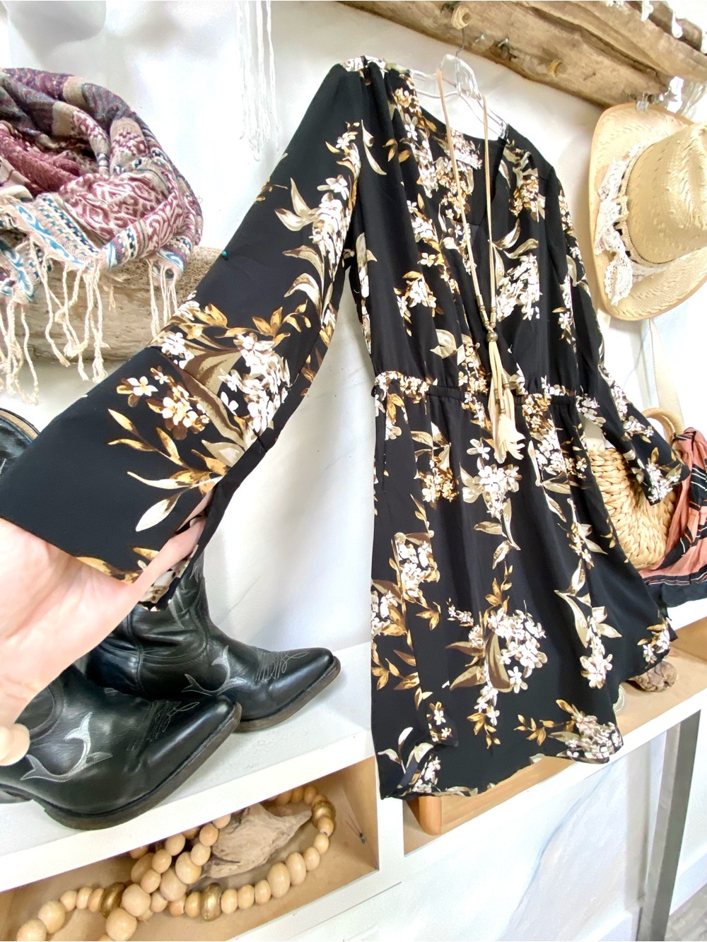 Lovely boho floral dress w shabby chic vacay vibe